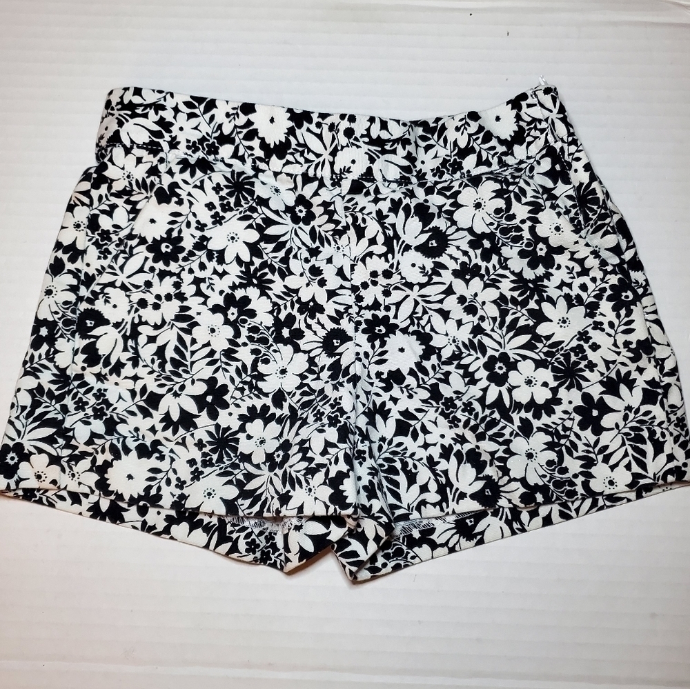 Janie and Jack Black and Ehite Shorts Size 6